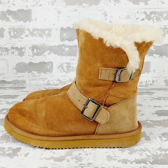 Boutique Cozy Pair of Brown Fuzzy Women’s Faux Fur Buckle Winter Boots  T585 - Picture 1 of 8